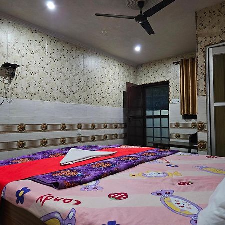 Hotel Chitrarth & Party Lawn Haldwāni الغرفة الصورة